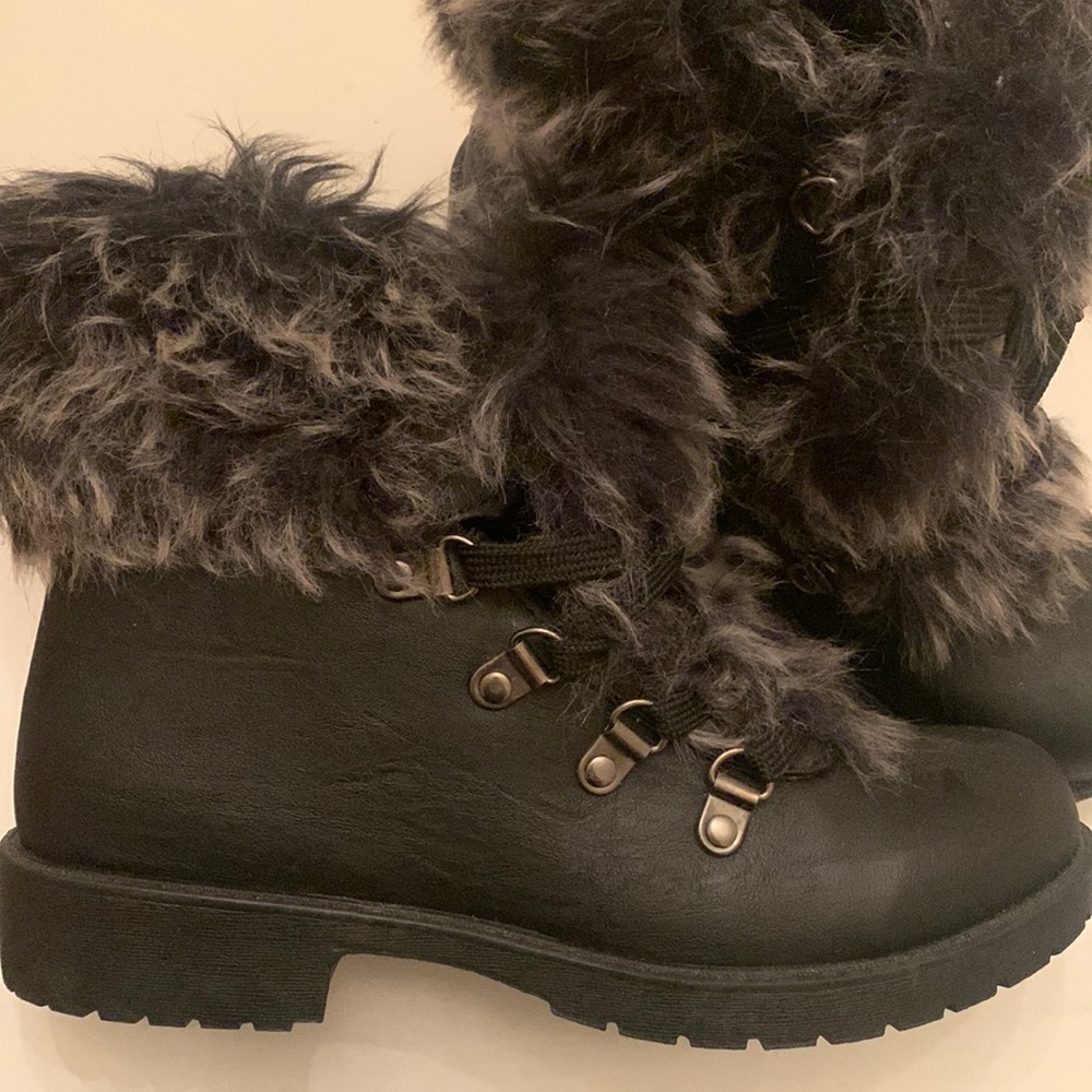 Wanted size 7.  Faux fur bootie